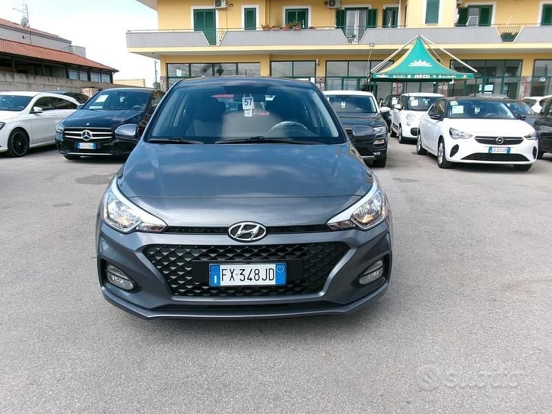 Usata Hyundai i20 75 CV (55 kW) 2019 Grigio Utilitaria