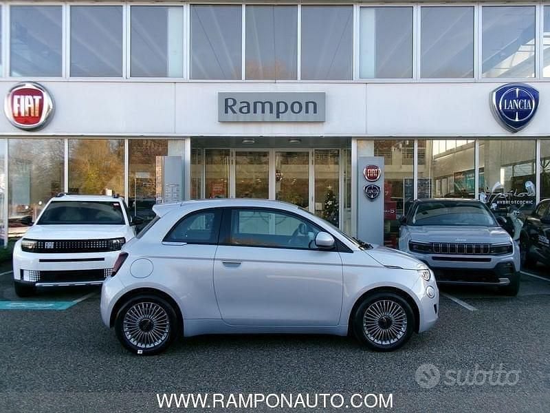Nuova Fiat 500 65 CV (47 kW) 2025 Blu/azzurro Berlina