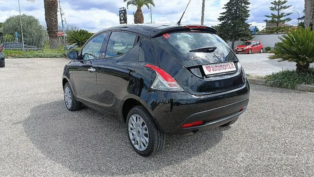 Usata Lancia Ypsilon 85 CV (62 kW) 2013 Nero Utilitaria