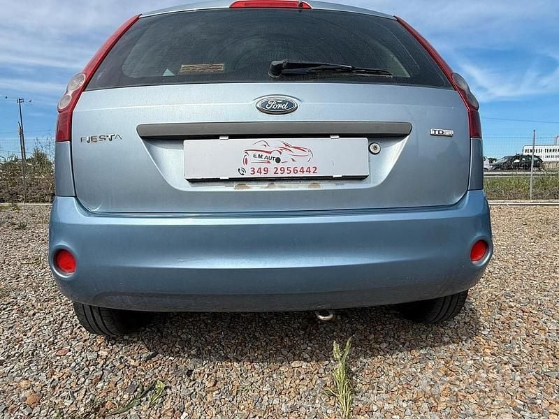 Usata Ford Fiesta 67 CV (49 kW) 2007 Grigio Utilitaria