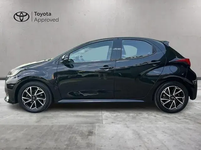 Usata Toyota Yaris Hybrid Trend 92 CV (67 kW) 2022 Nero Berlina