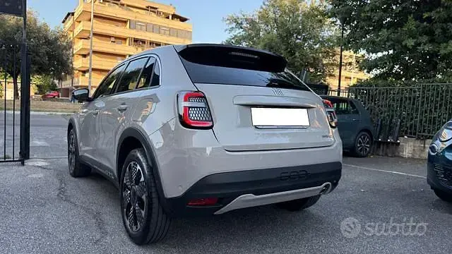 Usata Fiat 600 La Prima 110 CV (80 kW) 2025 Beige pastello SUV