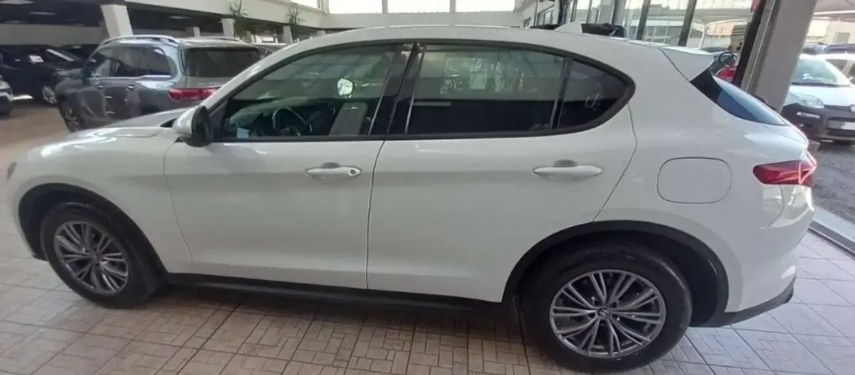 Usata Alfa Romeo Stelvio Business 190 CV (139 kW) 2022 Bianco SUV