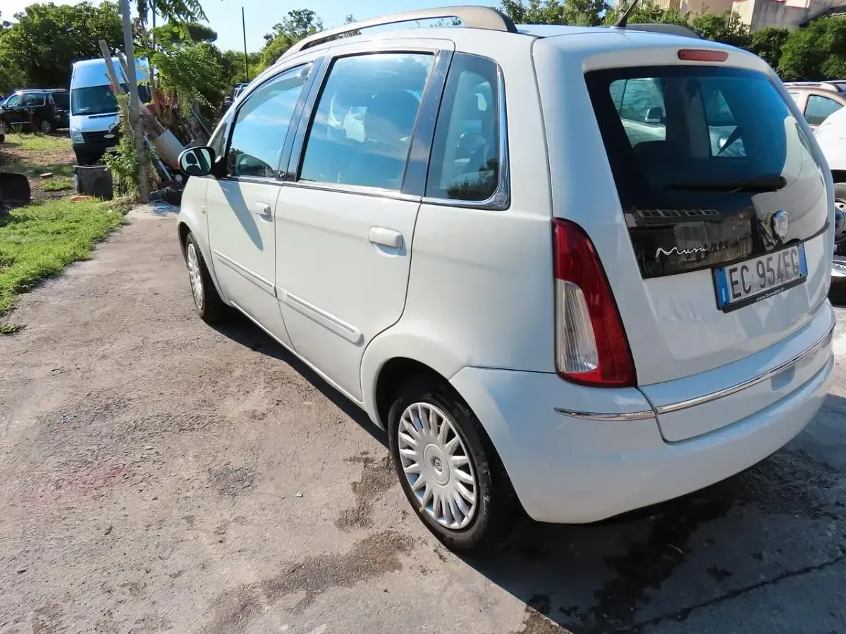 Usata Lancia Musa 90 CV (66 kW) 2010 Bianco Monovolume