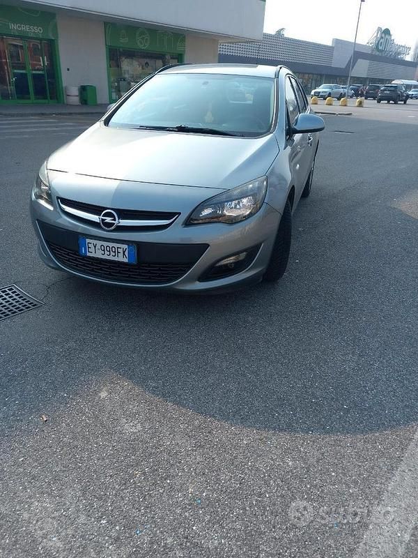 Usata Opel Astra 110 CV (80 kW) 2014 Grigio Berlina