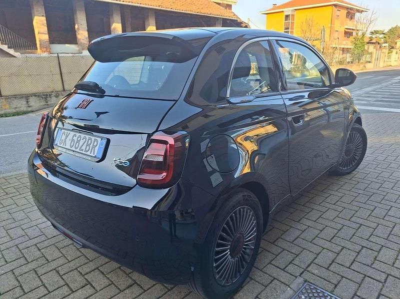 Usata Fiat 500e Red 42 kW (58 CV) 2022 Nero Utilitaria