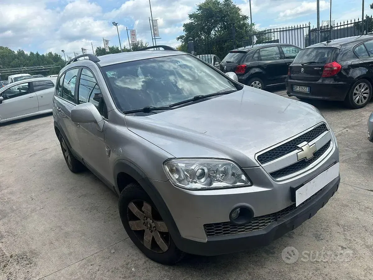 Usata Chevrolet Captiva 125 CV (91 kW) 2008 Grigio SUV