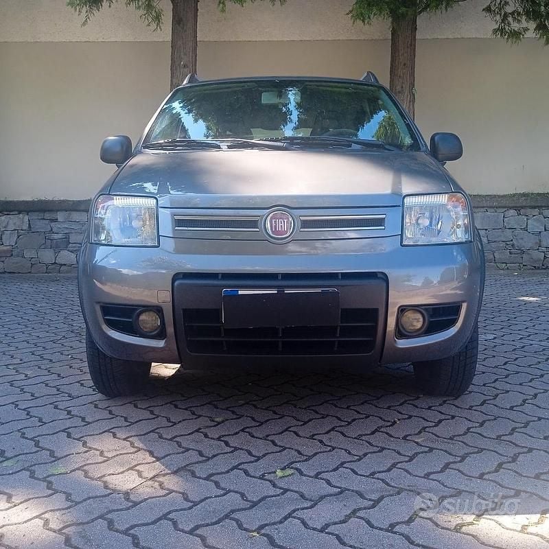 Usata Fiat Panda 4x4 Climbing 2011 Grigio Utilitaria