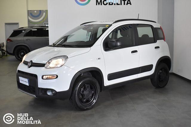 Usata Fiat Panda 4x4 Wild 86 CV (63 kW) 2022 Bianco Utilitaria