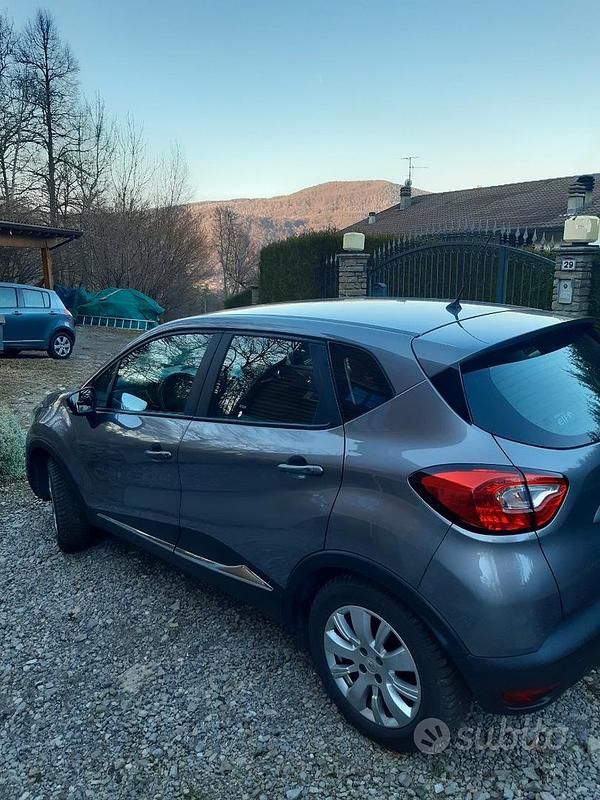 Usata Renault Captur 90 CV (66 kW) 2014 Grigio SUV