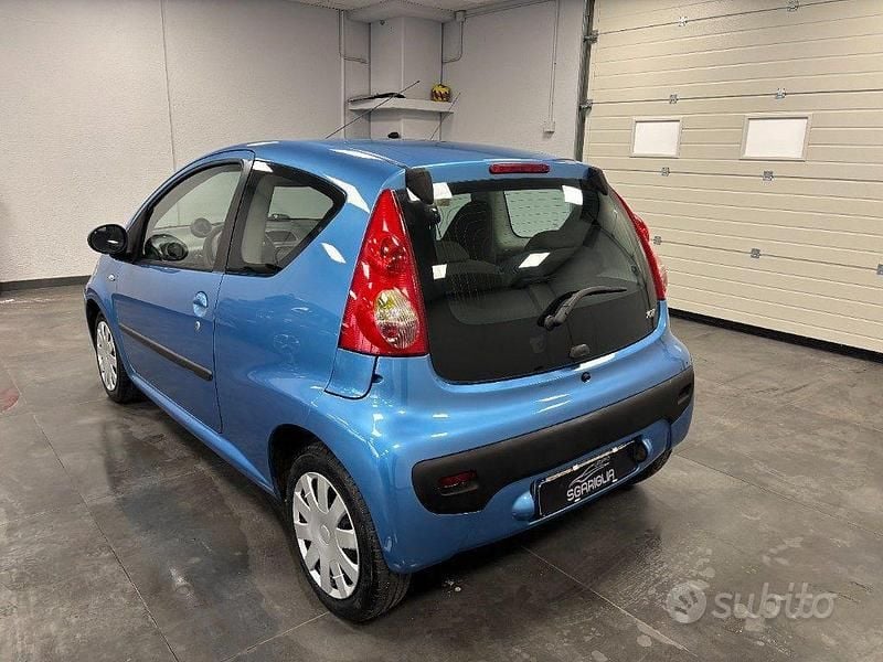 Usata Peugeot 107 68 CV (50 kW) 2005 Blu Utilitaria