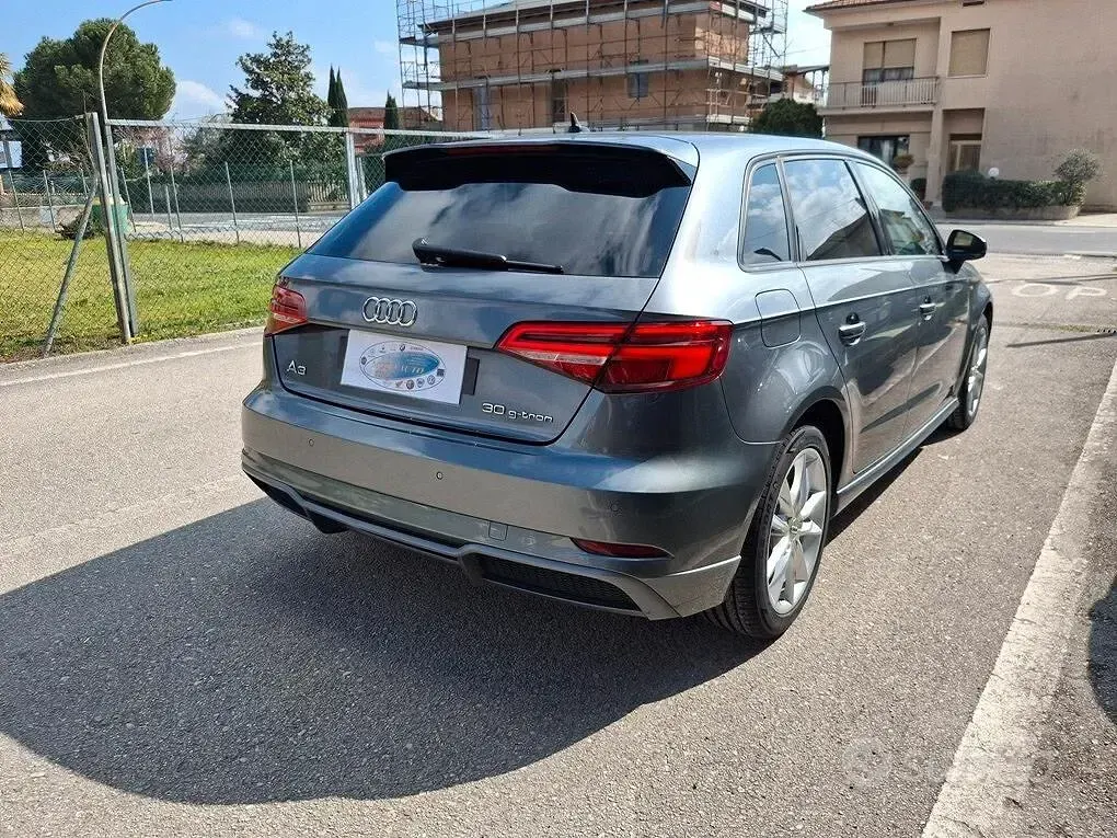 Begagnad Audi A3 S-Line 131 HK (96 kW) 2020 Grå Sedan