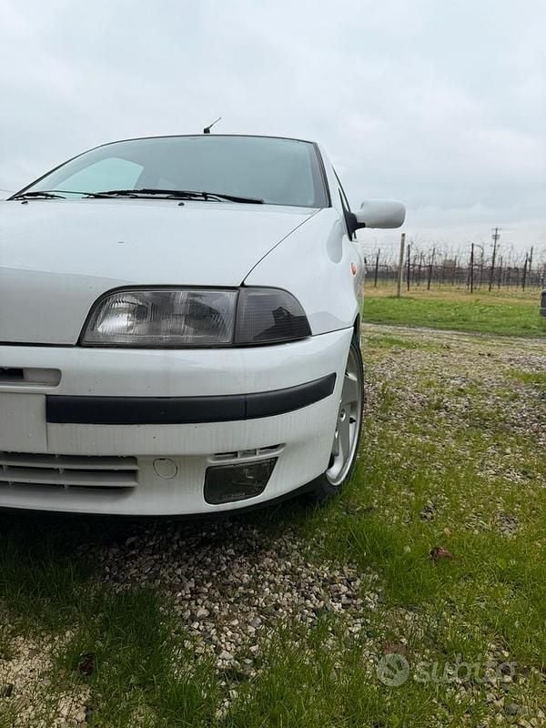 Usata Fiat Punto 133 CV (97 kW) 1994 Bianco Berlina
