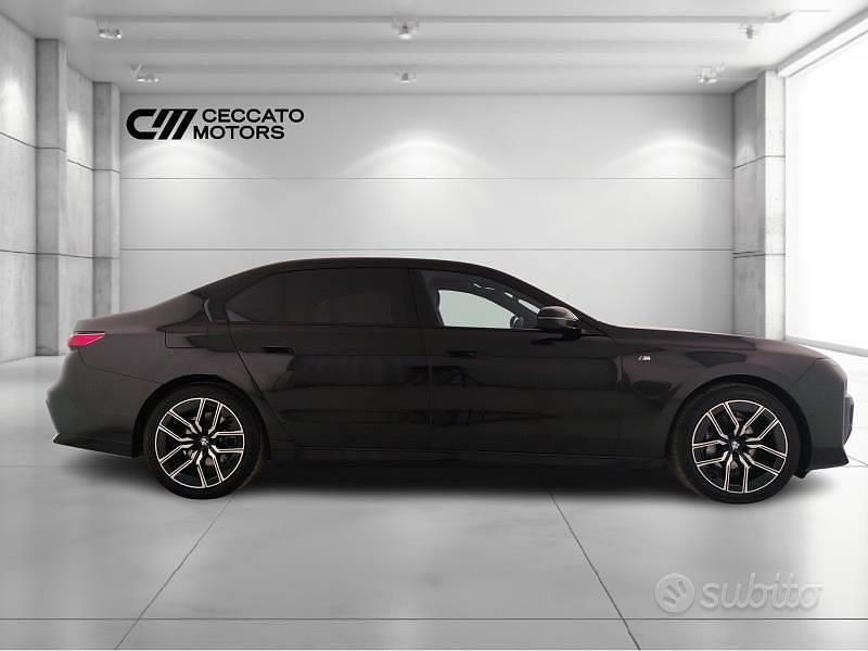Usata BMW 740 M Sport 299 CV (219 kW) 2025 Nero Berlina