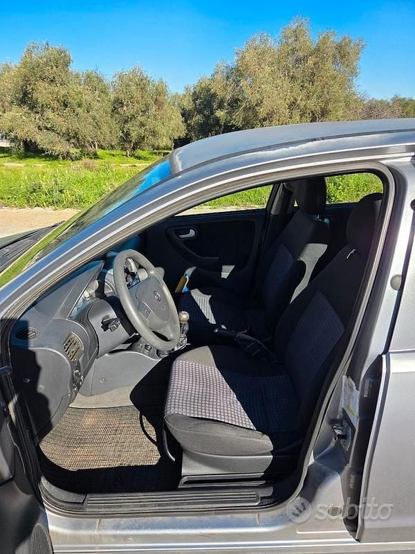 Usata Opel Corsa 69 CV (50 kW) 2006 Grigio Berlina