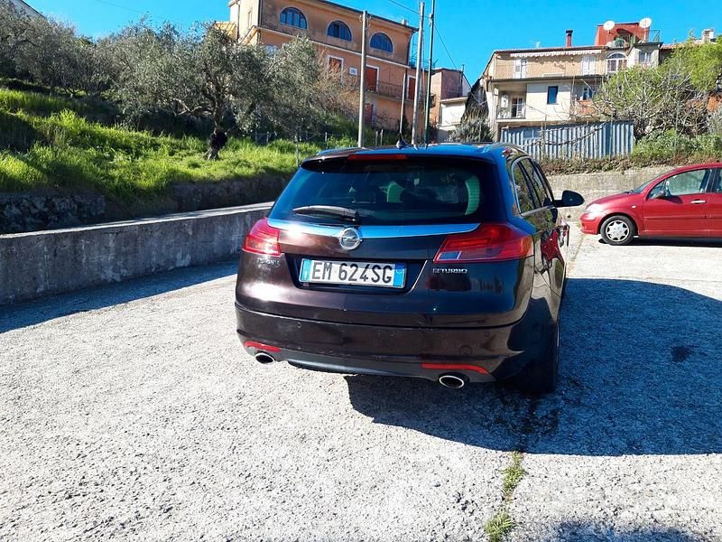 Usata Opel Insignia 194 CV (142 kW) 2012 Marrone Station wagon