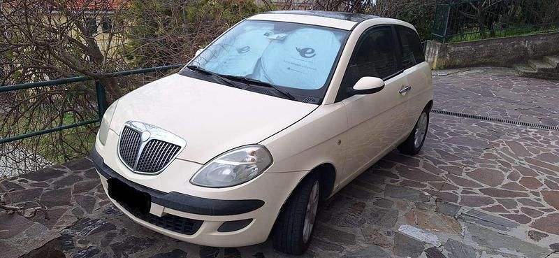 Usata Lancia Ypsilon 69 CV (50 kW) 2004 Beige Utilitaria