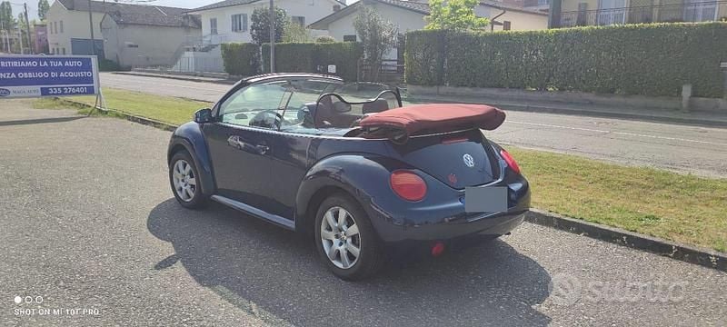 Usata VW New Beetle 102 CV (75 kW) 2003 Blu Utilitaria