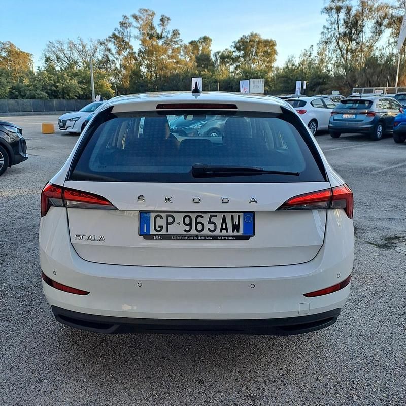 Usata Skoda Scala Ambition 110 CV (80 kW) 2023 Bianco Utilitaria