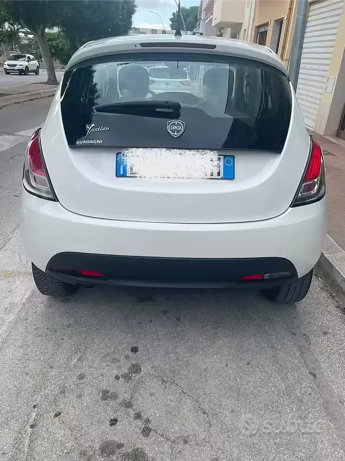 Usata Lancia Ypsilon 85 CV (62 kW) 2013 Bianco Utilitaria