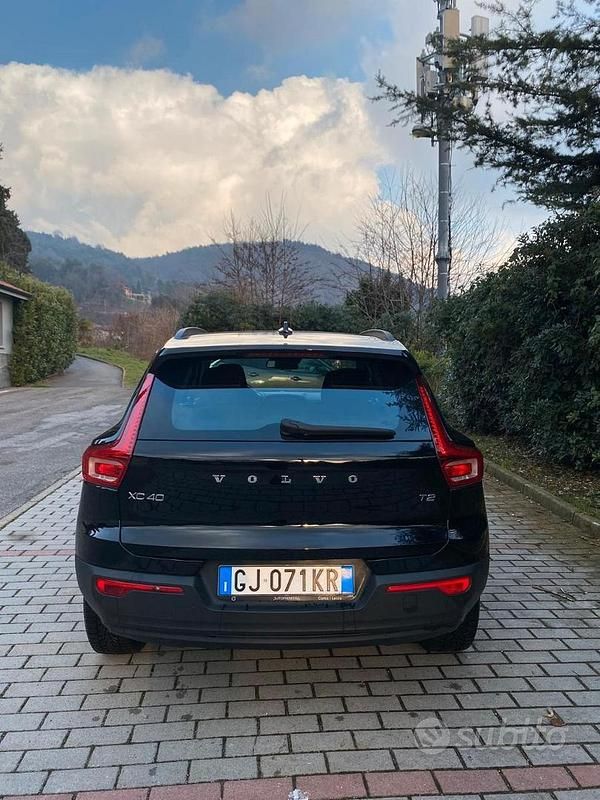 Usata Volvo XC40 Momentum 129 CV (94 kW) 2022 Nero SUV