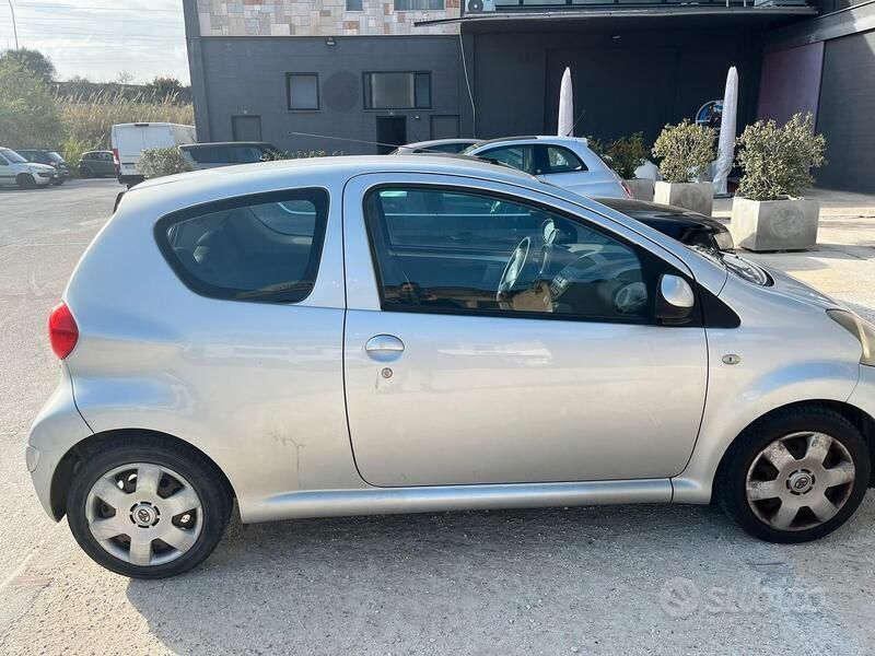 Usata Toyota Aygo Sol 68 CV (50 kW) 2006 Utilitaria