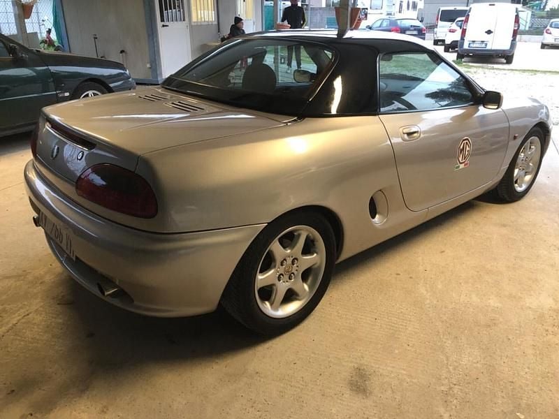 Usata MG F 120 CV (88 kW) 1998 Argento Cabrio