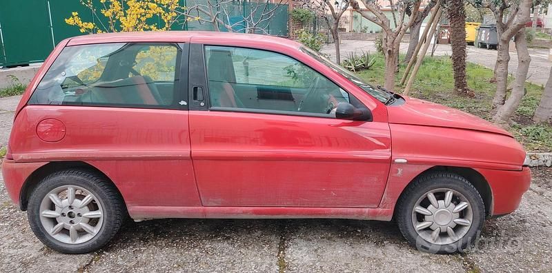 Usata Lancia Ypsilon 54 CV (39 kW) 2002 Rosso Utilitaria