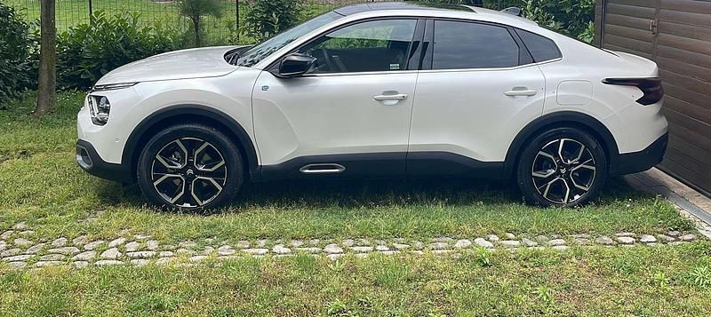 Bianco Usata 2023 Citroën e-C4 Shine SUV | 19.994 € (Buon prezzo) - Immagine 1/4