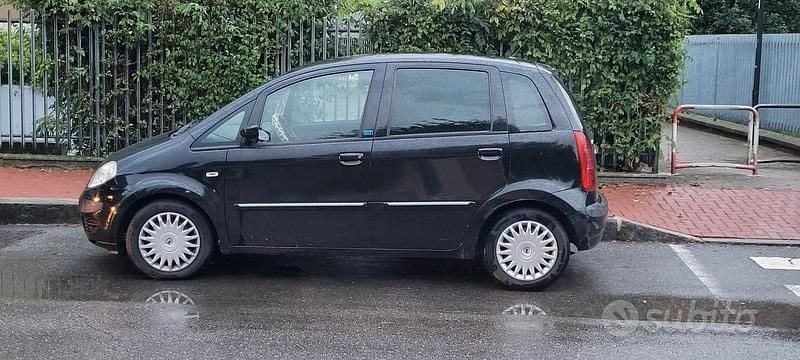 Usata Lancia Musa 90 CV (66 kW) 2007 Nero Monovolume