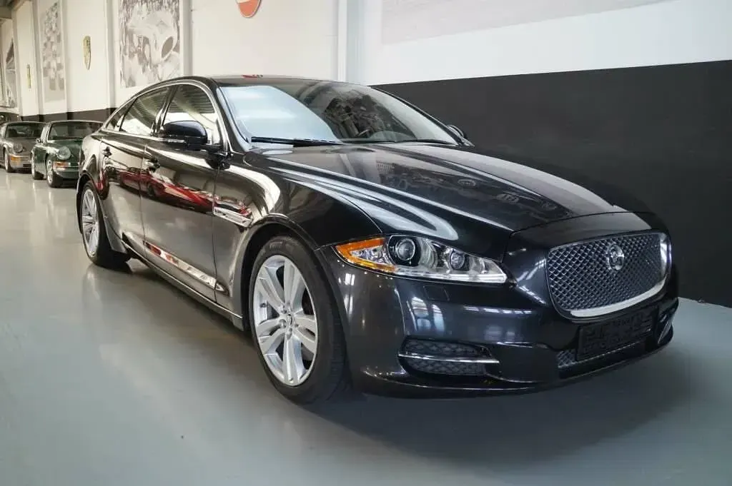 Usata Jaguar XJ 385 CV (283 kW) 2011 Grigio Berlina