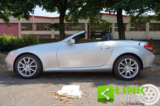Usata Mercedes SLK280 231 CV (169 kW) 2005 Grigio Cabrio