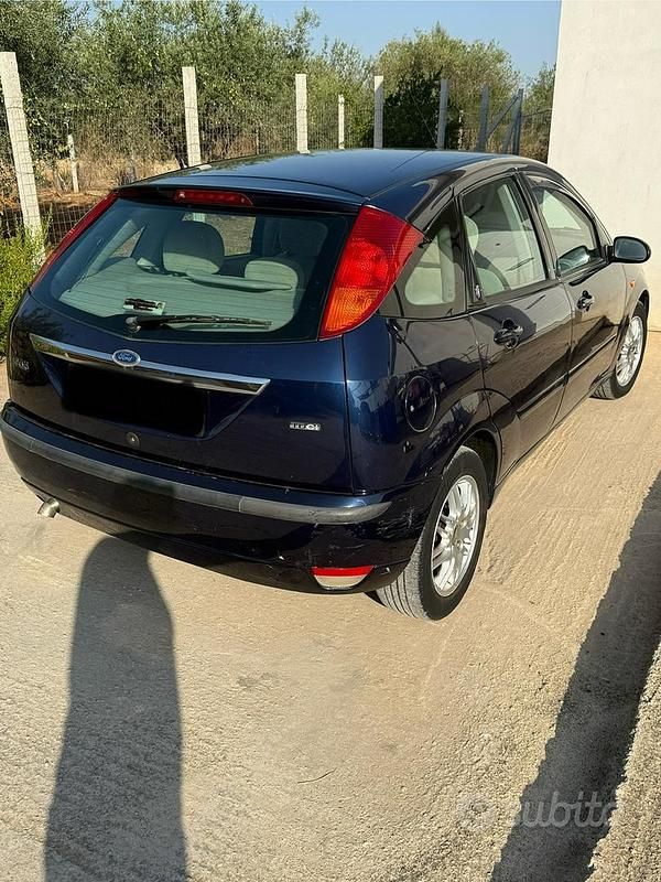 Usata Ford Focus 116 CV (85 kW) 2004 Blu Utilitaria