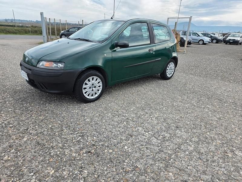 Verde Usata 2000 Fiat Punto Tre volumi | 1500 € (Buon prezzo) - Immagine 1/4