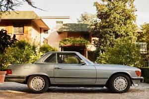 Usata Mercedes SL500 245 CV (180 kW) 1983 Grigio Cabrio