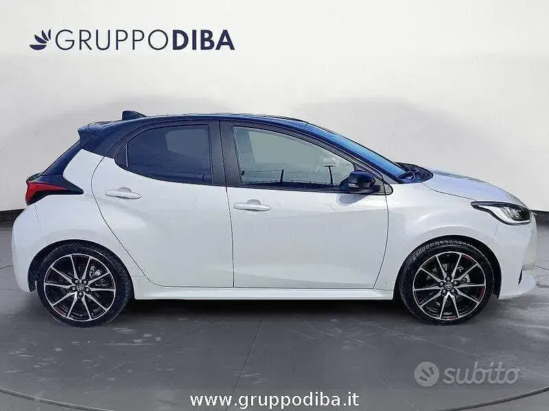 Usata Toyota Yaris Hybrid Sport 92 CV (67 kW) 2023 Grigio Berlina