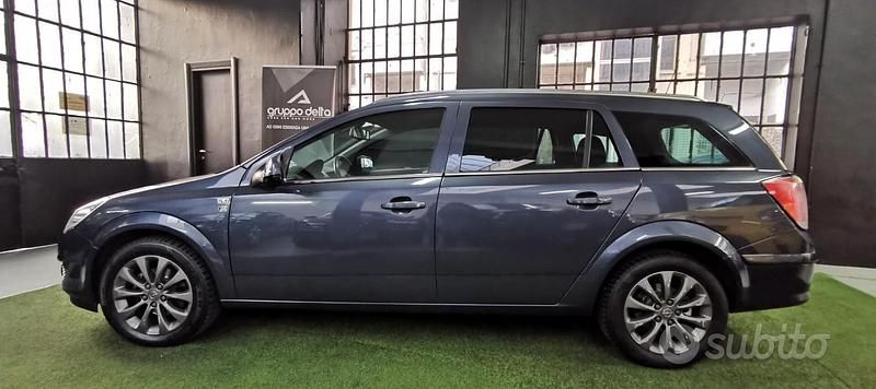 Usata Opel Astra Enjoy 116 CV (85 kW) 2010 Grigio Station wagon