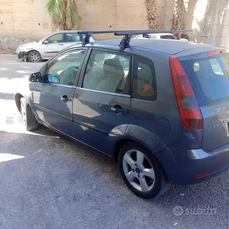 Usata Ford Fiesta 68 CV (50 kW) 2005 Grigio Utilitaria