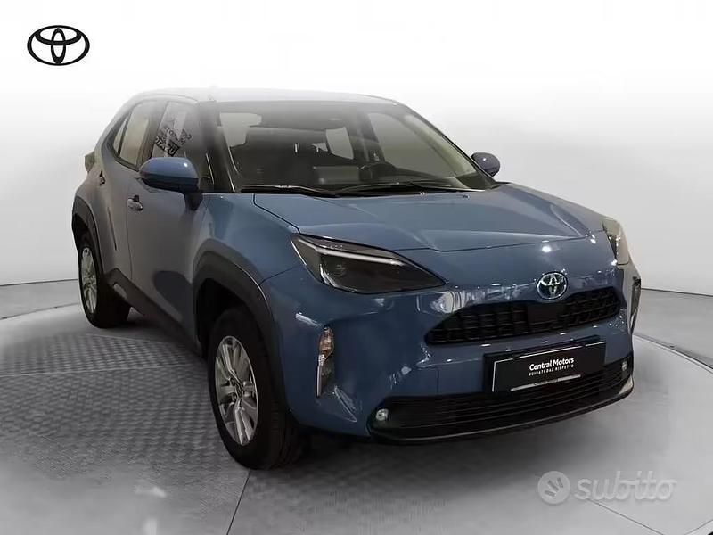 Usata Toyota Yaris Cross Active 116 CV (85 kW) 2022 Argento SUV