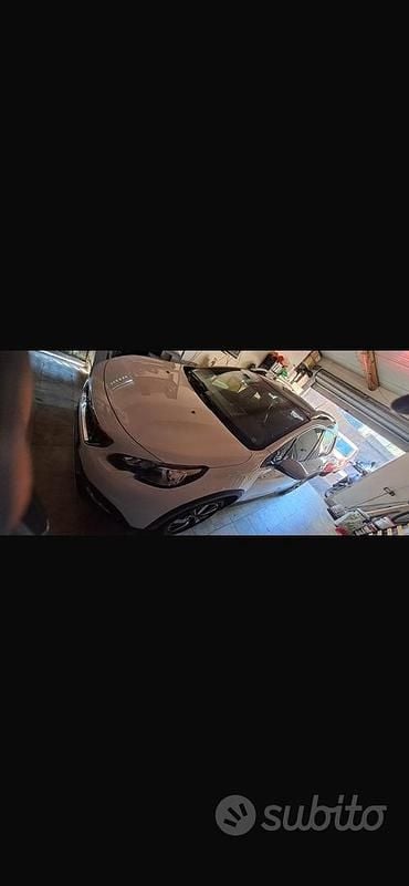 Bianco Usata 2019 Peugeot 2008 SUV | 11.500 € (Super prezzo) - Immagine 1/4