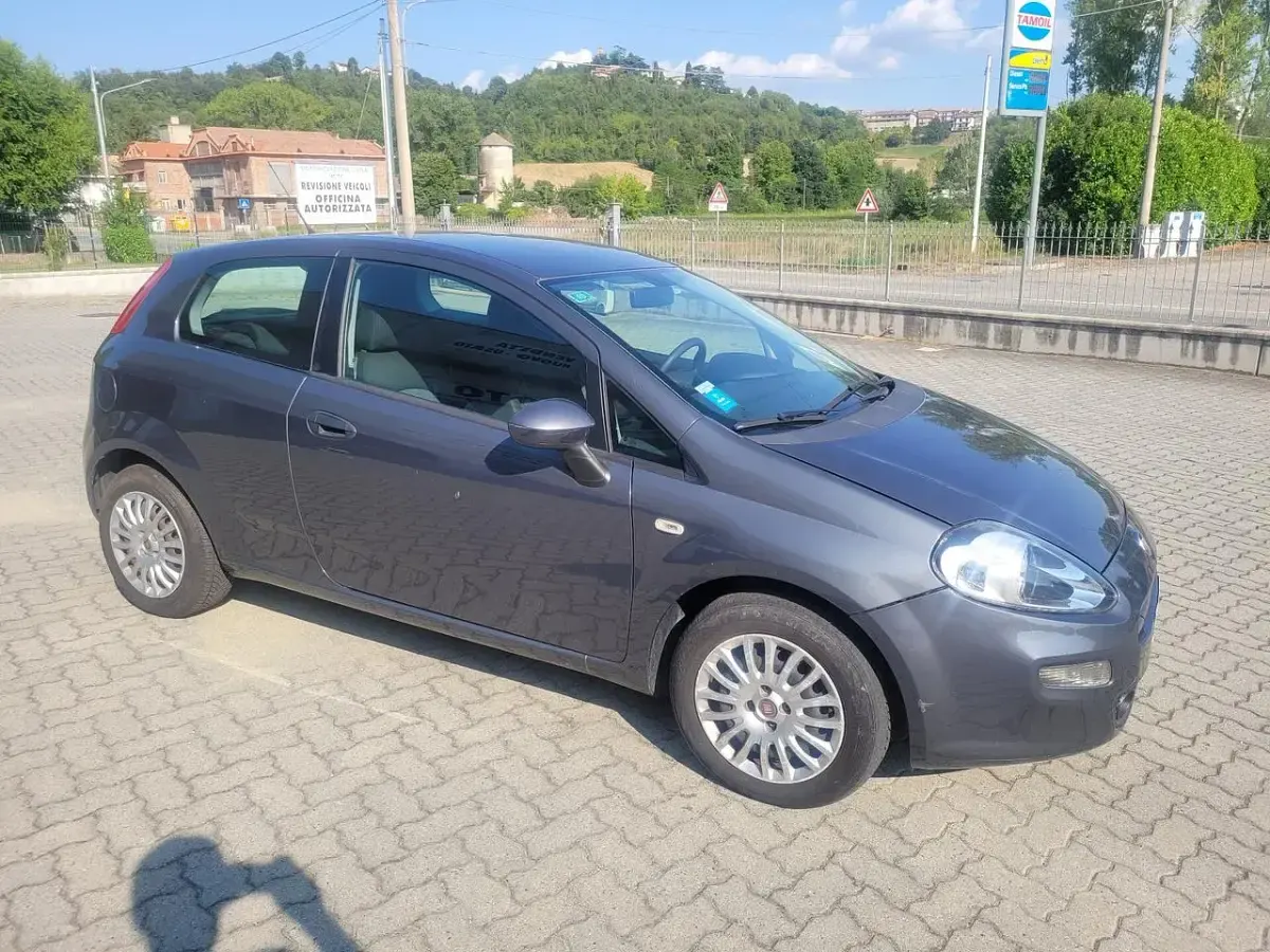 Usata Fiat Punto Street 75 CV (55 kW) 2015 Grigio Utilitaria