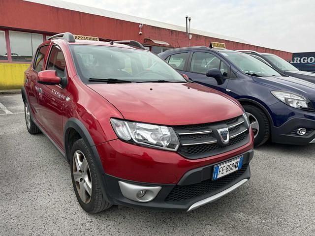 Usata Dacia Sandero Stepway 90 CV (66 kW) 2016 Rosso Berlina