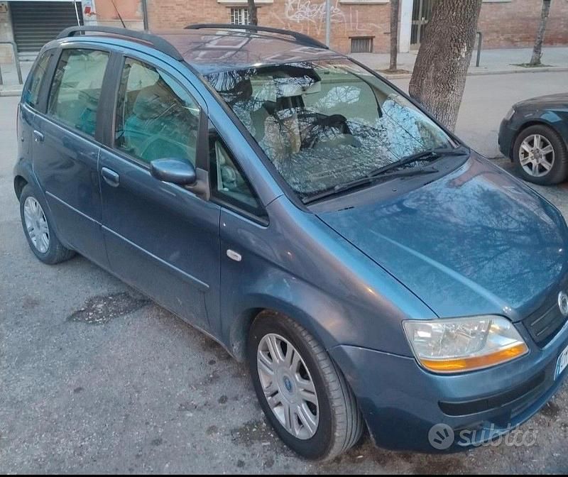 Usata Fiat Idea 95 CV (69 kW) 2004 Blu Monovolume