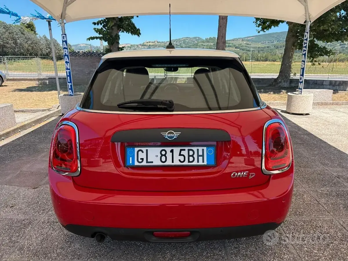 Usata Mini One D Hype 116 CV (85 kW) 2019 Rosso Utilitaria