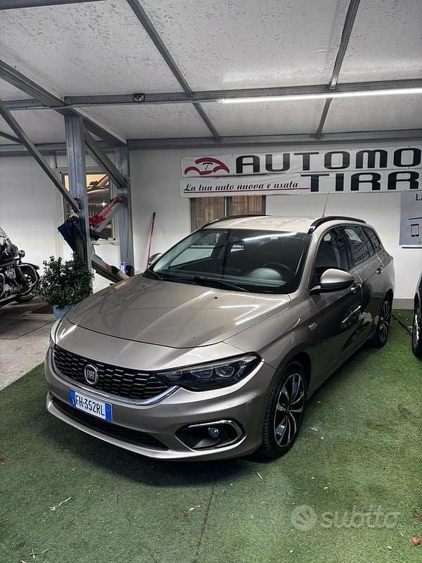 Usata Fiat Tipo Lounge 120 CV (88 kW) 2017 Giallo Station wagon