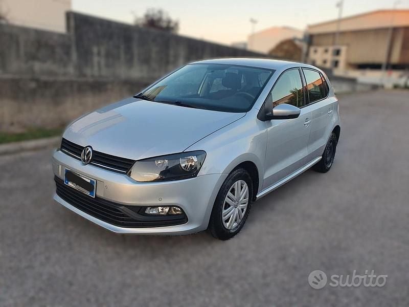 Usata 2016 VW Polo Comfortline Tre volumi | 3900 € (Super prezzo) - Immagine 1/4