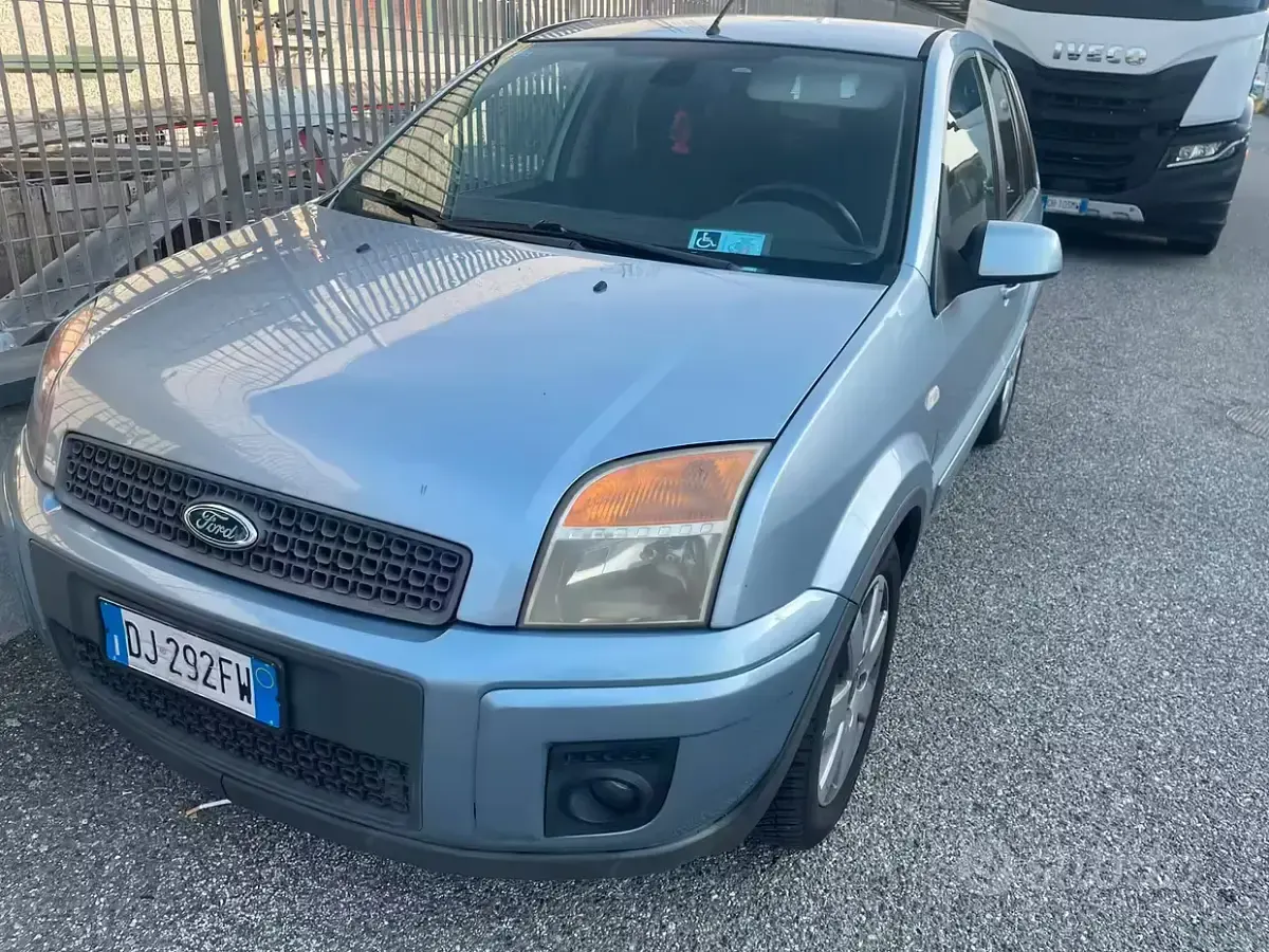 Usata Ford Fusion 80 CV (58 kW) 2007 Bluazzurro Utilitaria