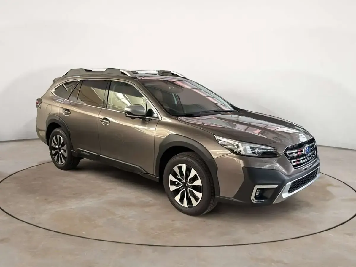 Nuova Subaru Outback Premium 169 CV (124 kW) 2026 Bronzo Furgone