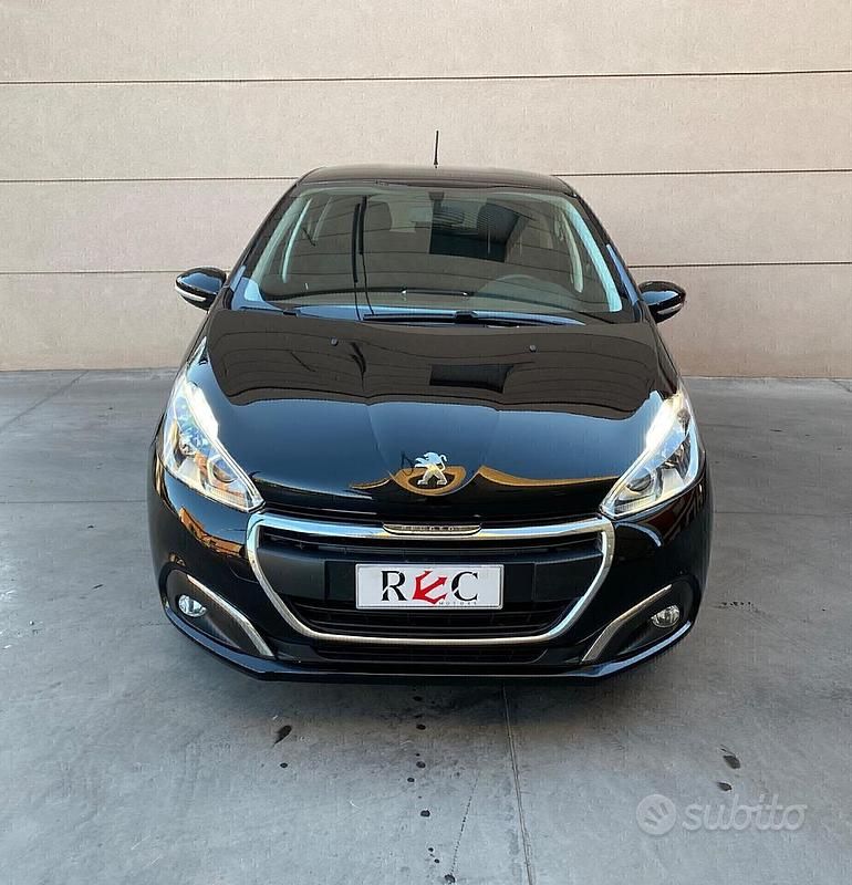 Usata Peugeot 208 Allure 82 CV (60 kW) 2018 Nero Utilitaria