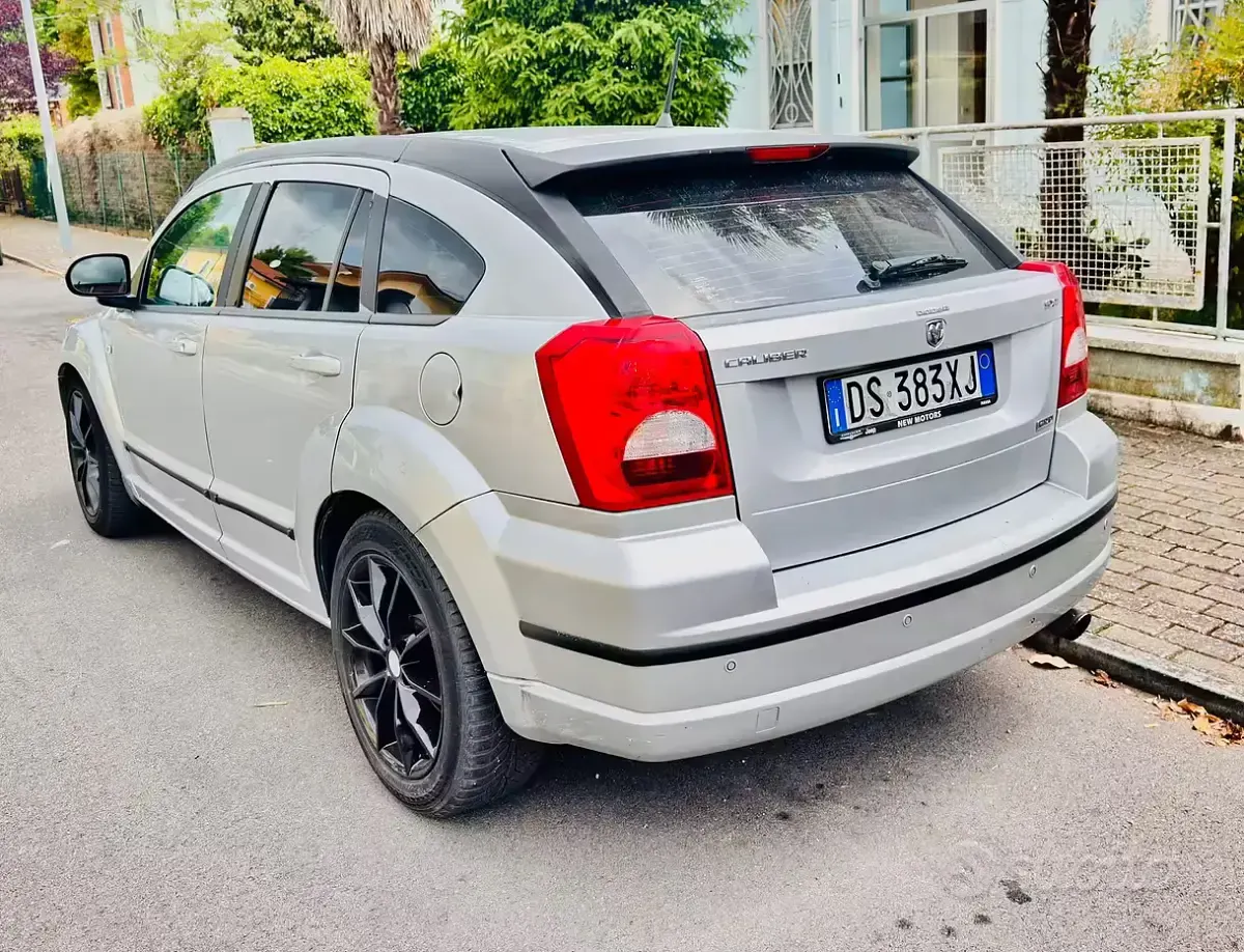 Usata Dodge Caliber SXT 140 CV (102 kW) 2008 Grigio Utilitaria